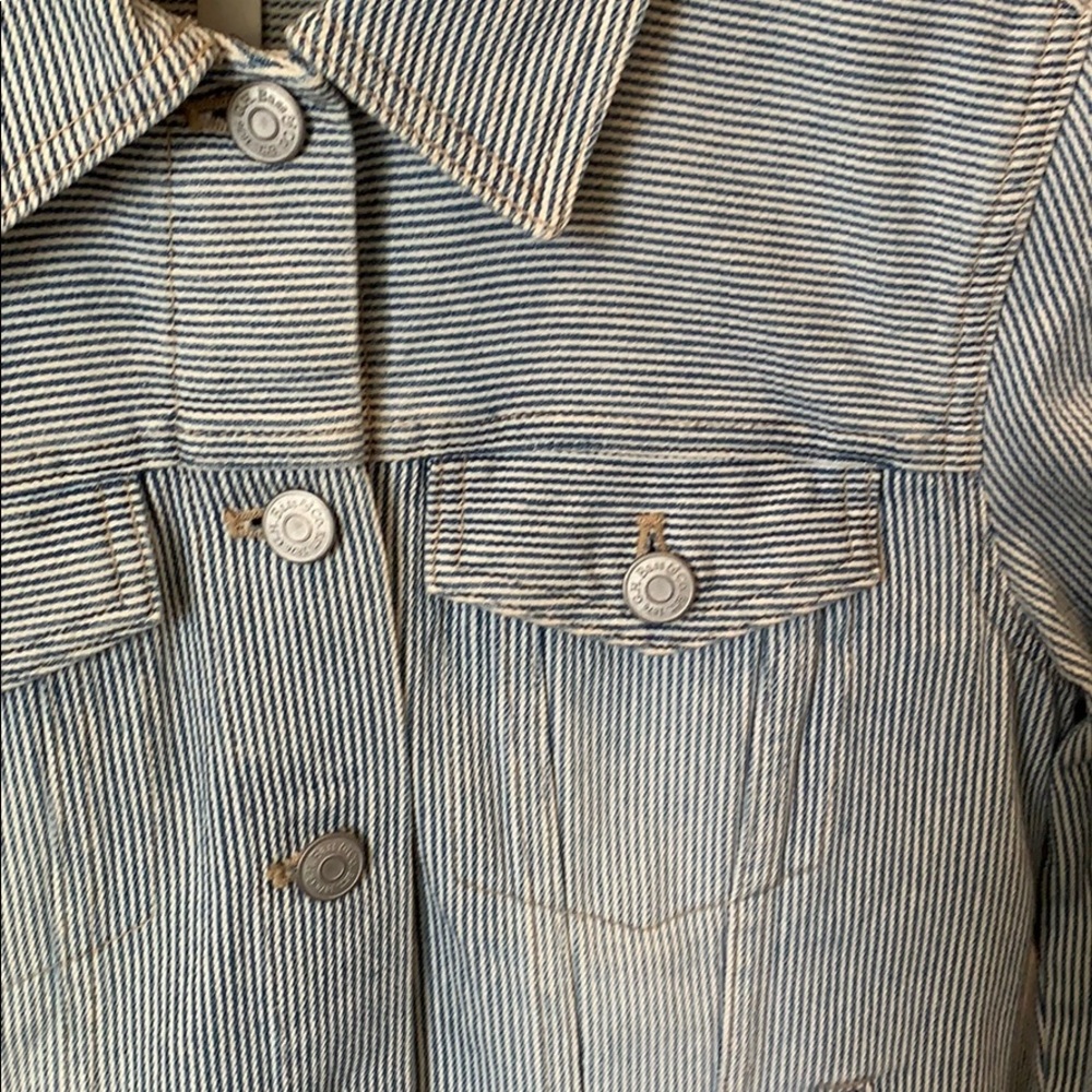 Soft Seersucker Jean Jacket - Picture 4 of 6